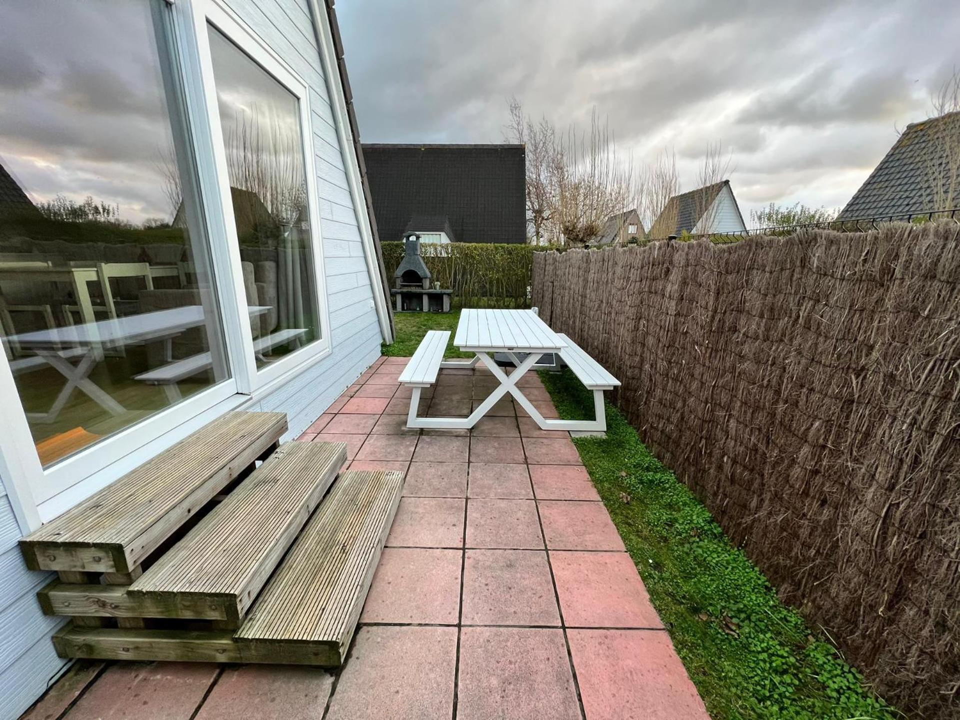 Gezellige Chalet In Nieuwpoort - Opkuis Inbegrepen In De Prijs Oostduinkerke Zewnętrze zdjęcie