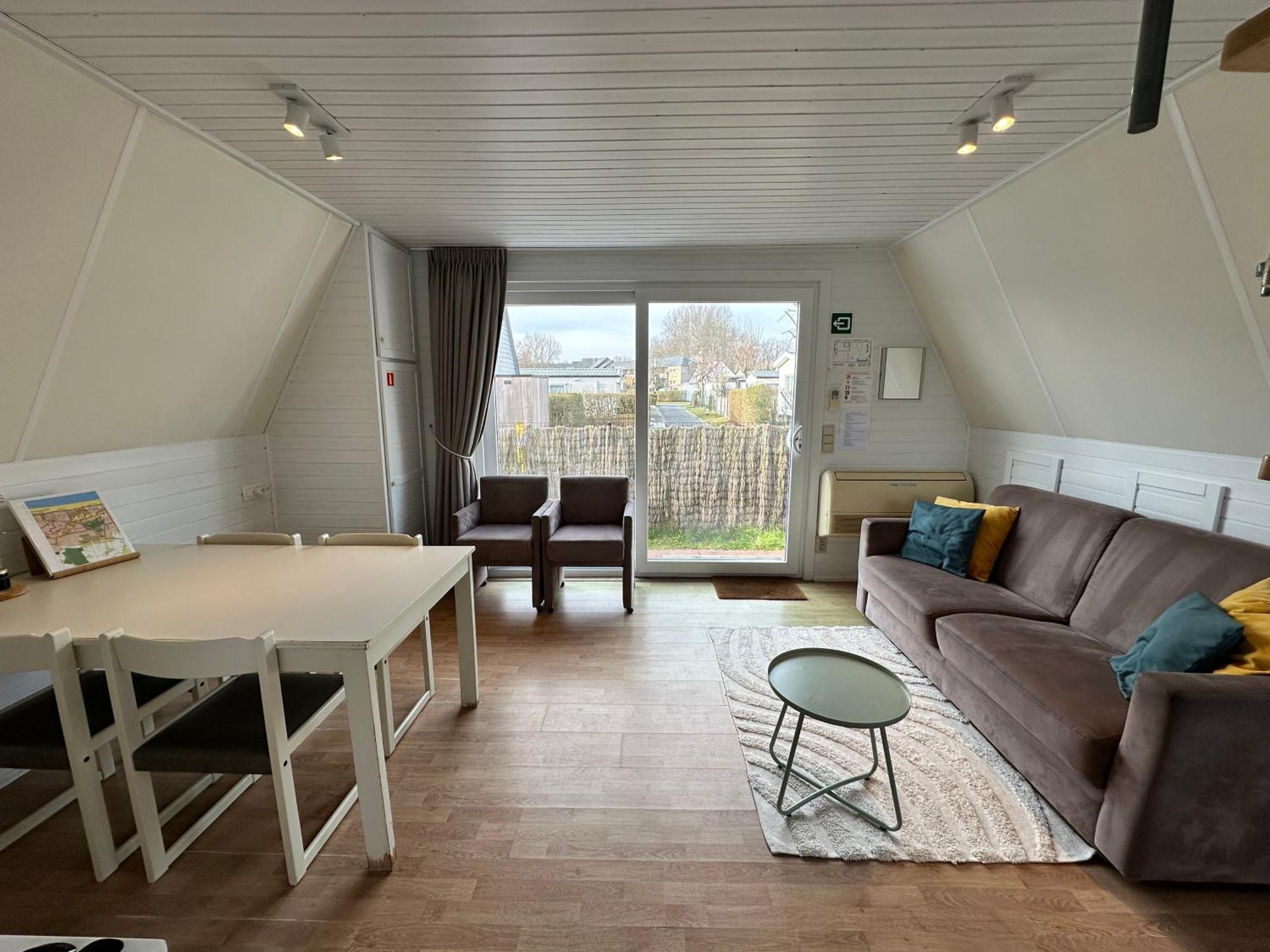 Gezellige Chalet In Nieuwpoort - Opkuis Inbegrepen In De Prijs Oostduinkerke Zewnętrze zdjęcie
