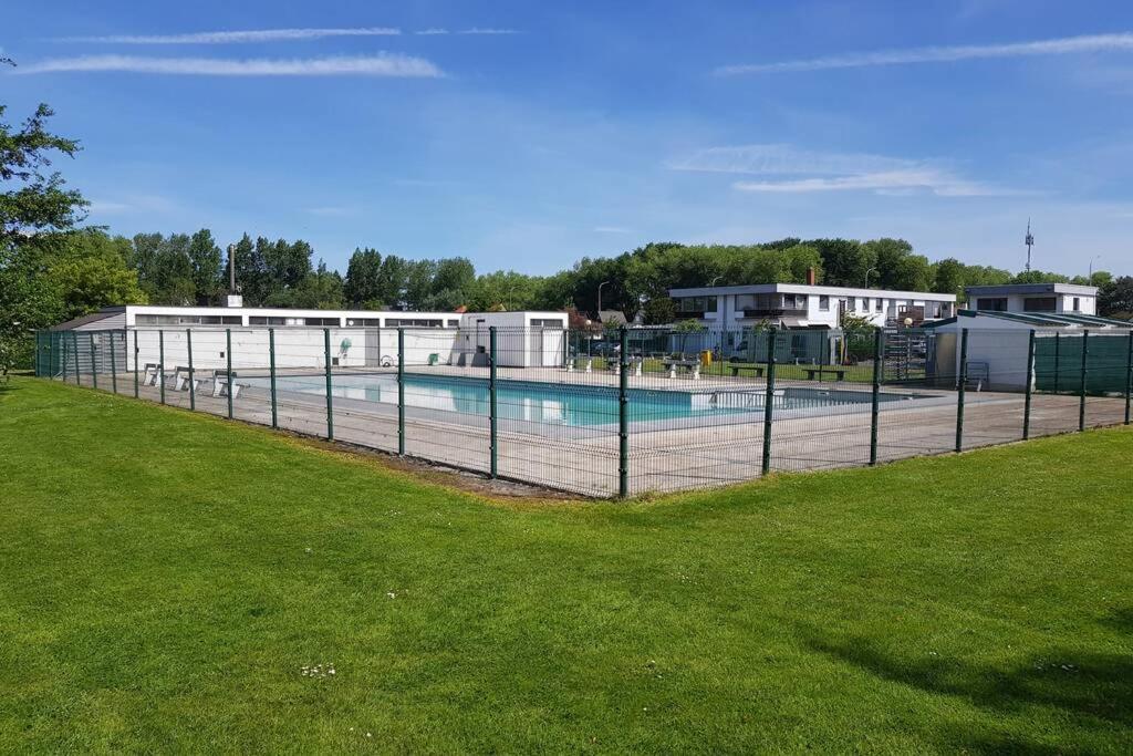 Gezellige Chalet In Nieuwpoort - Opkuis Inbegrepen In De Prijs Oostduinkerke Zewnętrze zdjęcie