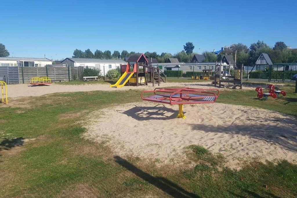 Gezellige Chalet In Nieuwpoort - Opkuis Inbegrepen In De Prijs Oostduinkerke Zewnętrze zdjęcie